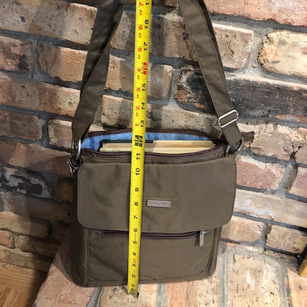 Baggallini Crossbody bag